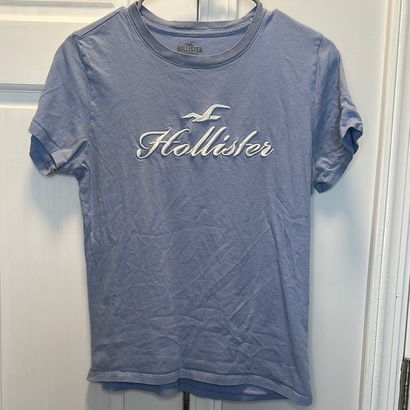 🌸3/$20 Hollister Sky Blue Crewneck Tee - Picture 2 of 4